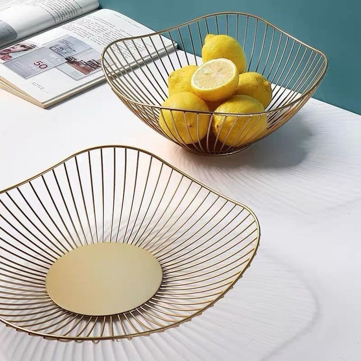 Stylish and functional modern basket, perfect for organizing home essentials. Adds a touch of elegance to any space.